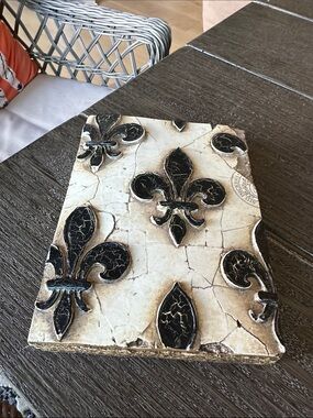 Sid Dickens Fleur-de-Lis Wall Plaque in Black, Cream, Gold